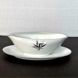 Vtg Japanese Kutani Porcelain Gravy Boat Attached Underplate Hand Painted.